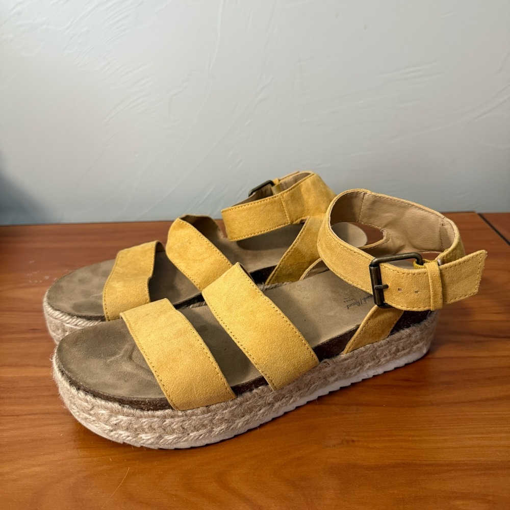 Universal Thread Mustard Yellow Espadrille Platform Strappy Gladiator Sandal 8.5